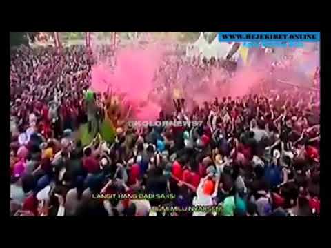Detik detik cupi cupita tetek nya di pegang penonton
