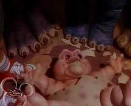 Die Dinos: Das Baby schlüpft