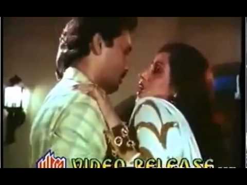 Dimple kapadia boobs pressed in mouth