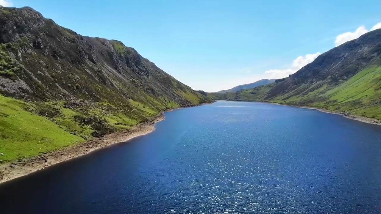 Discover the Hidden Gem: Exploring Llyn Cowlyd's Natural Beauty