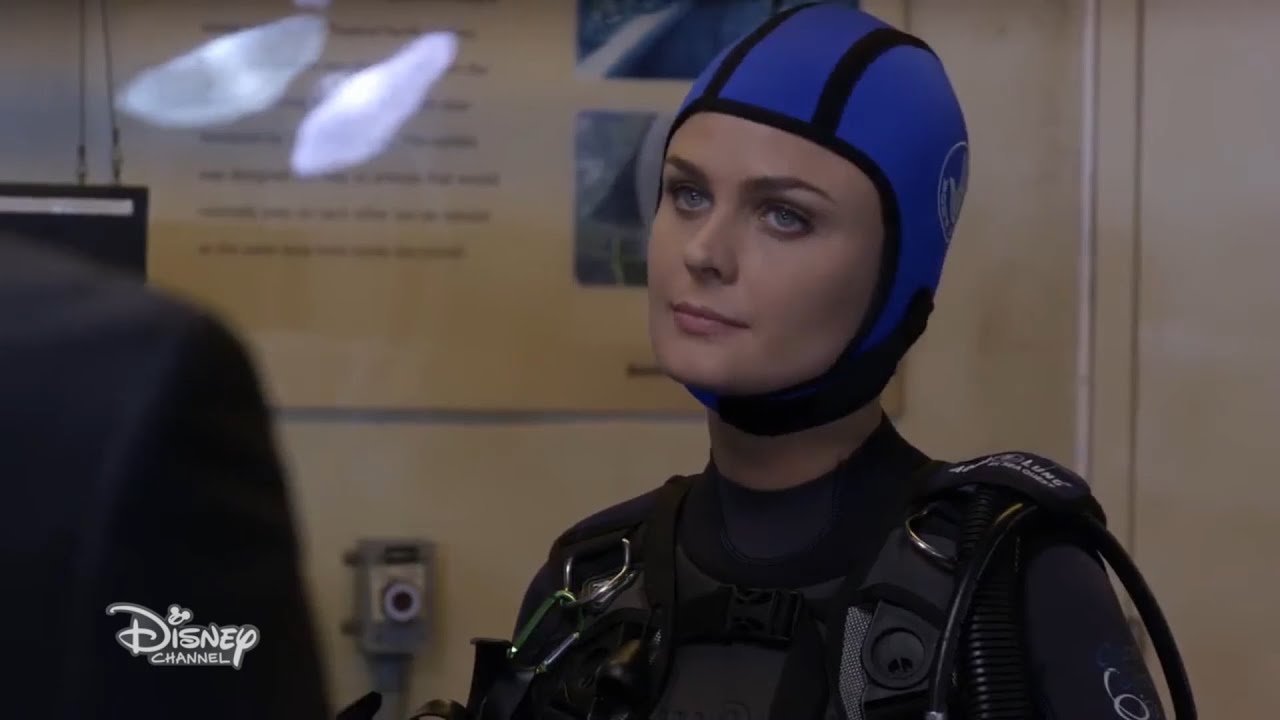 Disney Channel (2019) - Screen Bug: Bones [F-M]