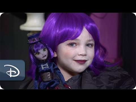 DIY Halloween Makeup: Creating Haunted Mansion Looks | Disney Parks