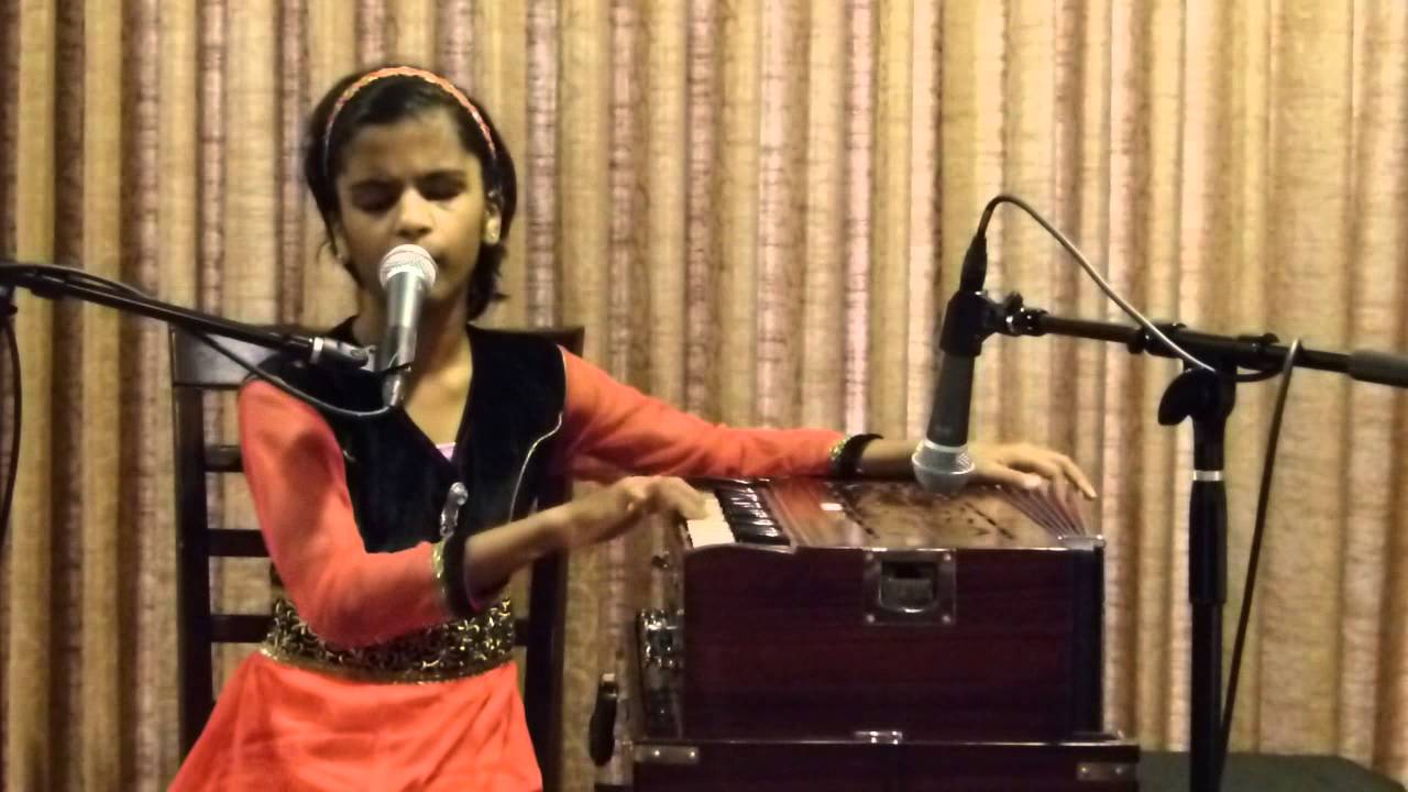 Diya Chakraborty singing Ram Bhajan Kar Man