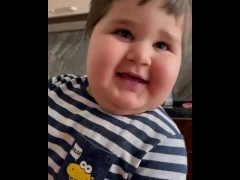 Diyet Yapan Sevimli Çocuk Atacan - Sucuklu Umayta