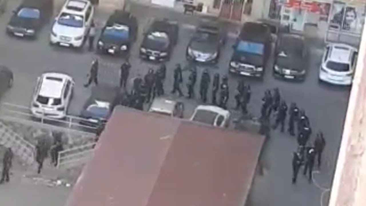 Dünən polisə zibil atan binaya çevik polis alayı yeridilib
