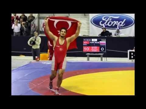 Dünya Güreş Şampiyonası'nda serbest stil 125 kiloda mindere çıkan Taha Akgül, altın madalya kazand