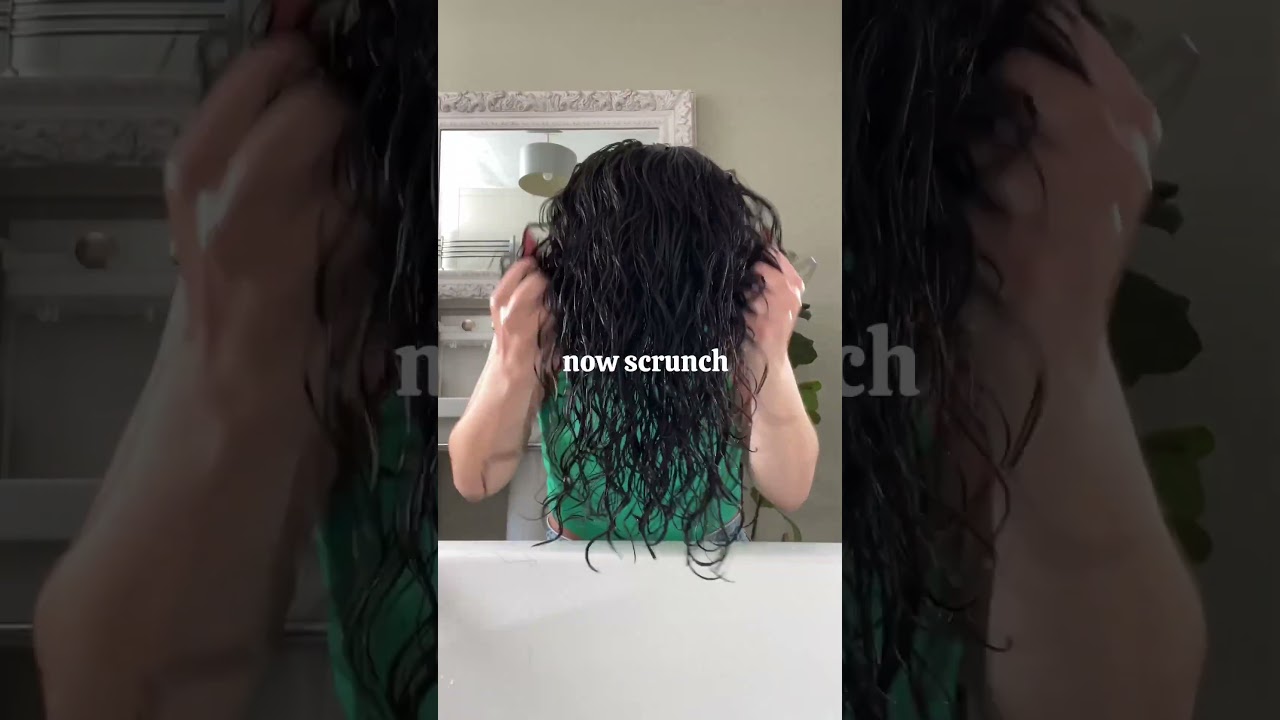 Do you experience this curly hair problem￼? Here’s a hack✨ #curlyhair #curly #hairhacks