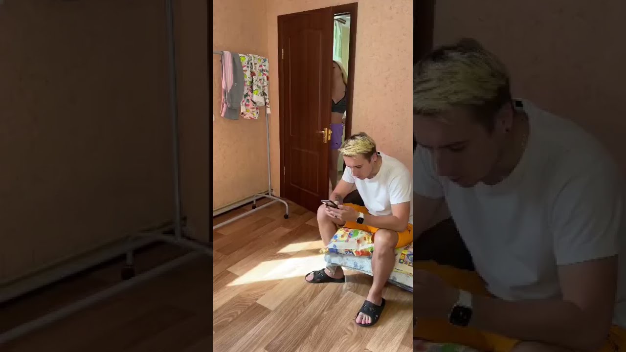 Do you watch BuzzCast in front of your girlfriend?😮 #buzzcast #streamergirl  #girlfriend #love