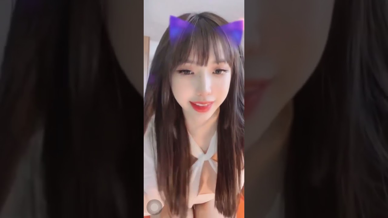 Dolly Chan Bigo khuôn mặt damdang show dú bự