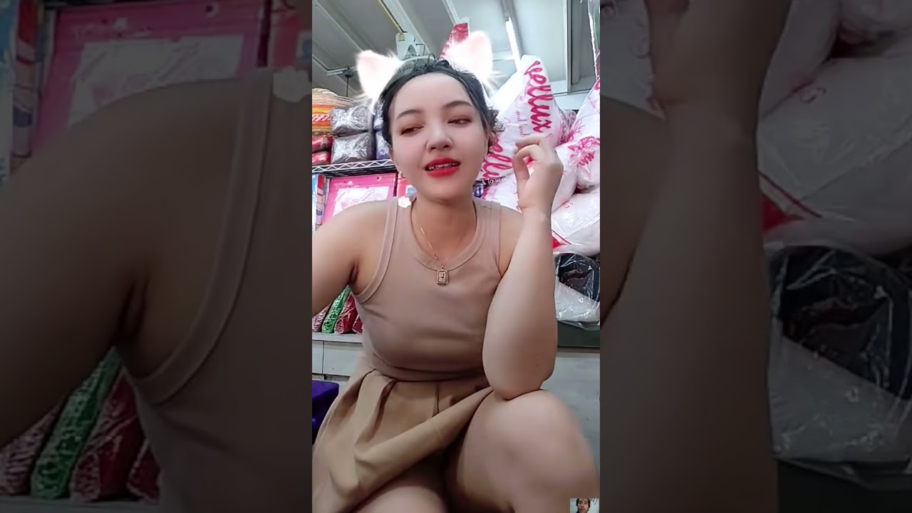 DUDUK MENJAGA TOKO SAMBIL MENUNGGU PELANGGAN DATANG | bigo live hot #trending #live #girl #beautiful