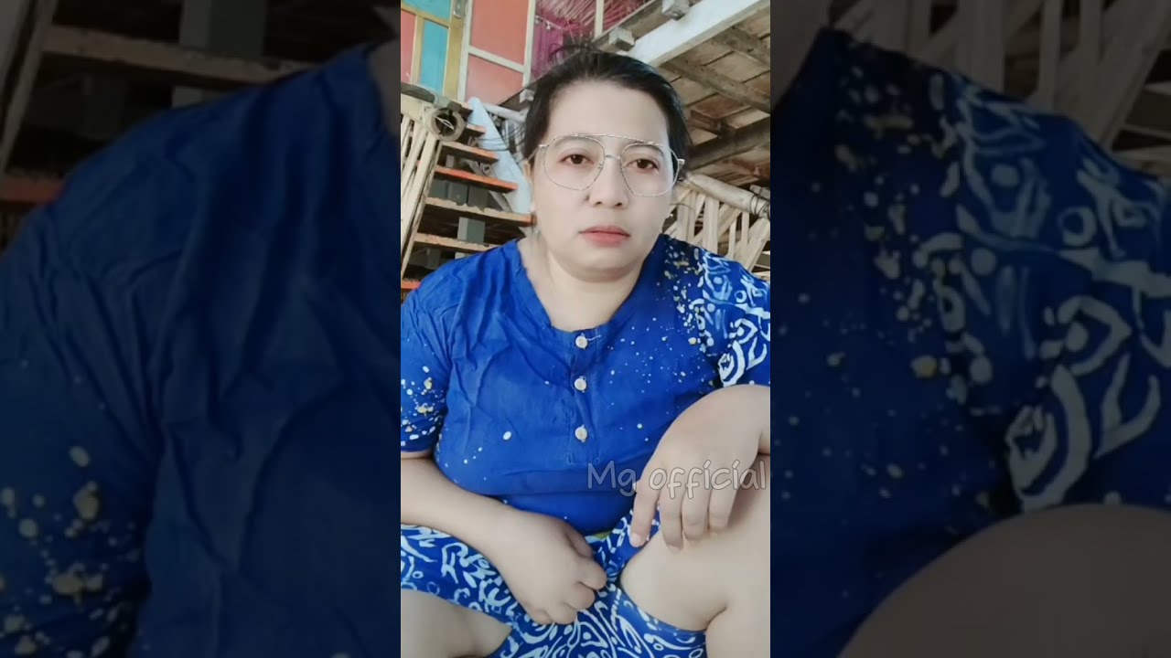 Duduk santai bunda manis 02