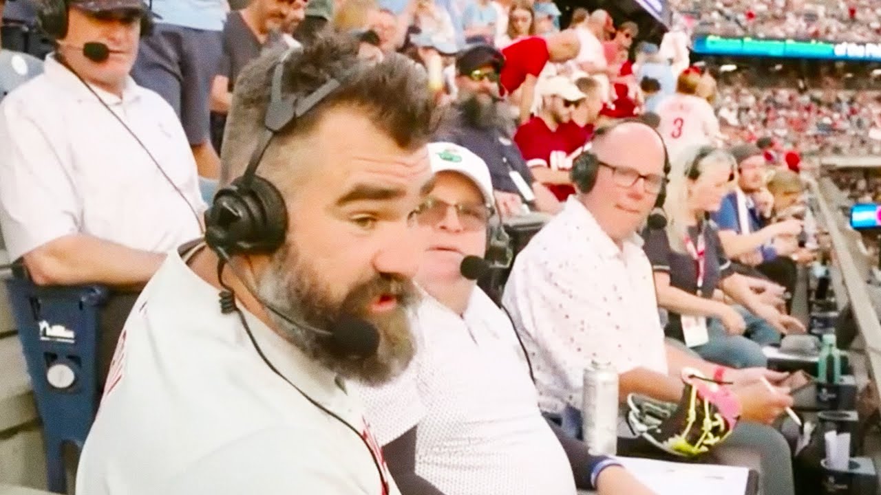 Eagles legend Jason Kelce joins the broadcast! 🏈⚾️ 