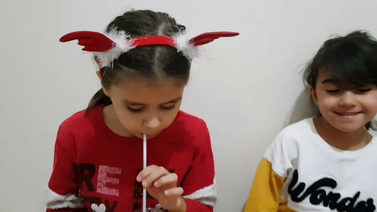 İçecek challenge. Sedef duru ve berra içecekleri deniyor. Acaba turşu suyu kime gelecek