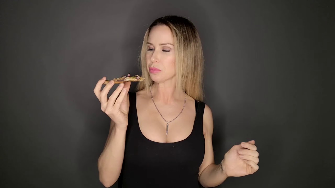 Eila Adams, Louise Bordeaux and Whitney St. John will show you how to properly enjoy your pizza! 🍕