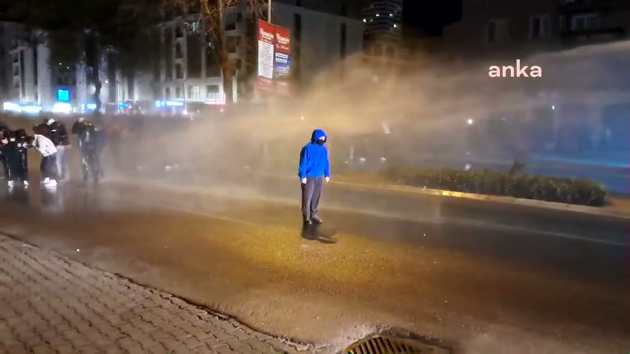 Ekrem İmamoğlu'nun tutuklanmasını protesto edenlere polis müdahalesi | İzmir
