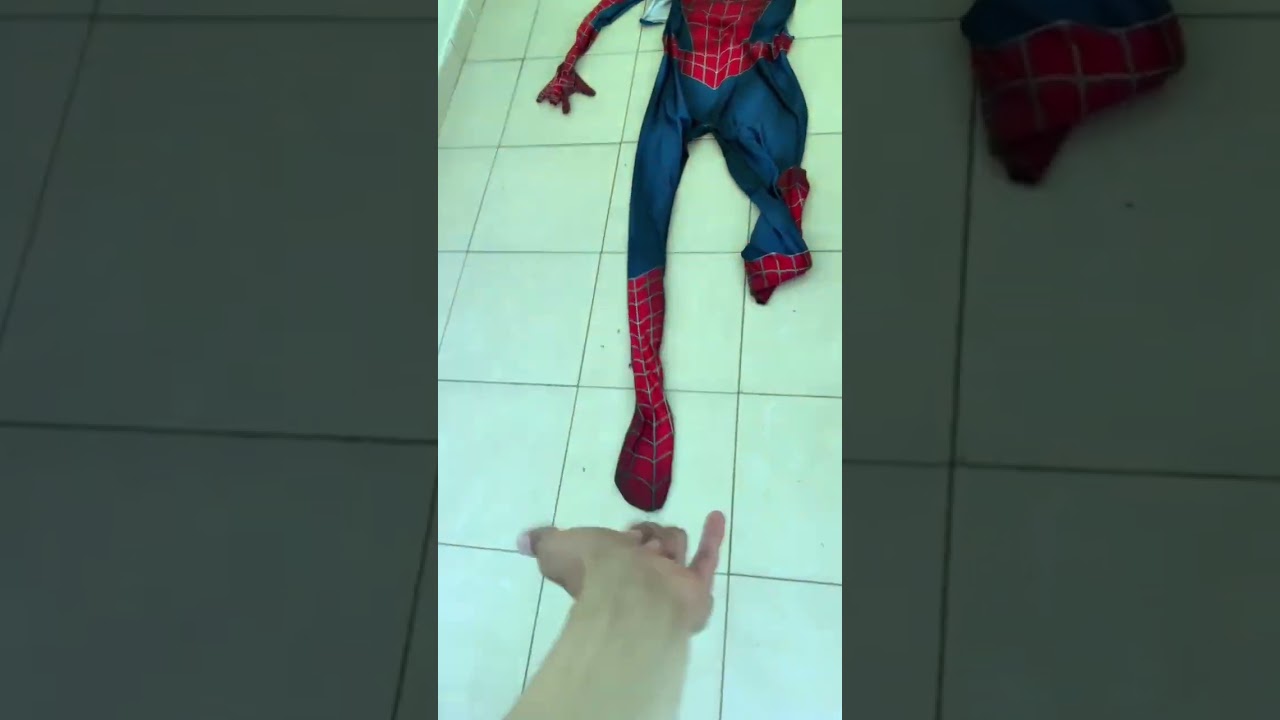 El sueño de todo hombre!! 3 🕸️😱 #hombrearaña #spiderman #shorts #mybloopers