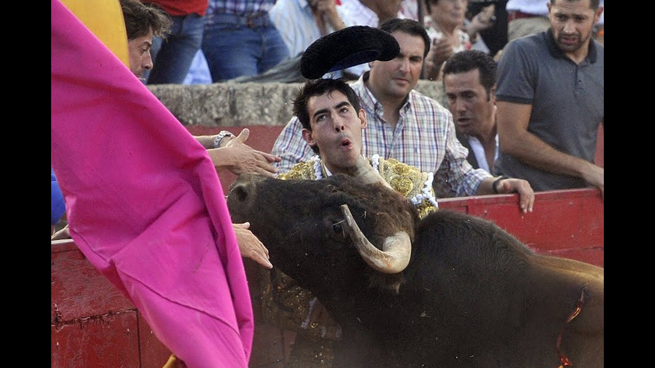 El torero Jiménez Fortes operado durante cuatro horas tras la grave cogida sufrida en el cuello