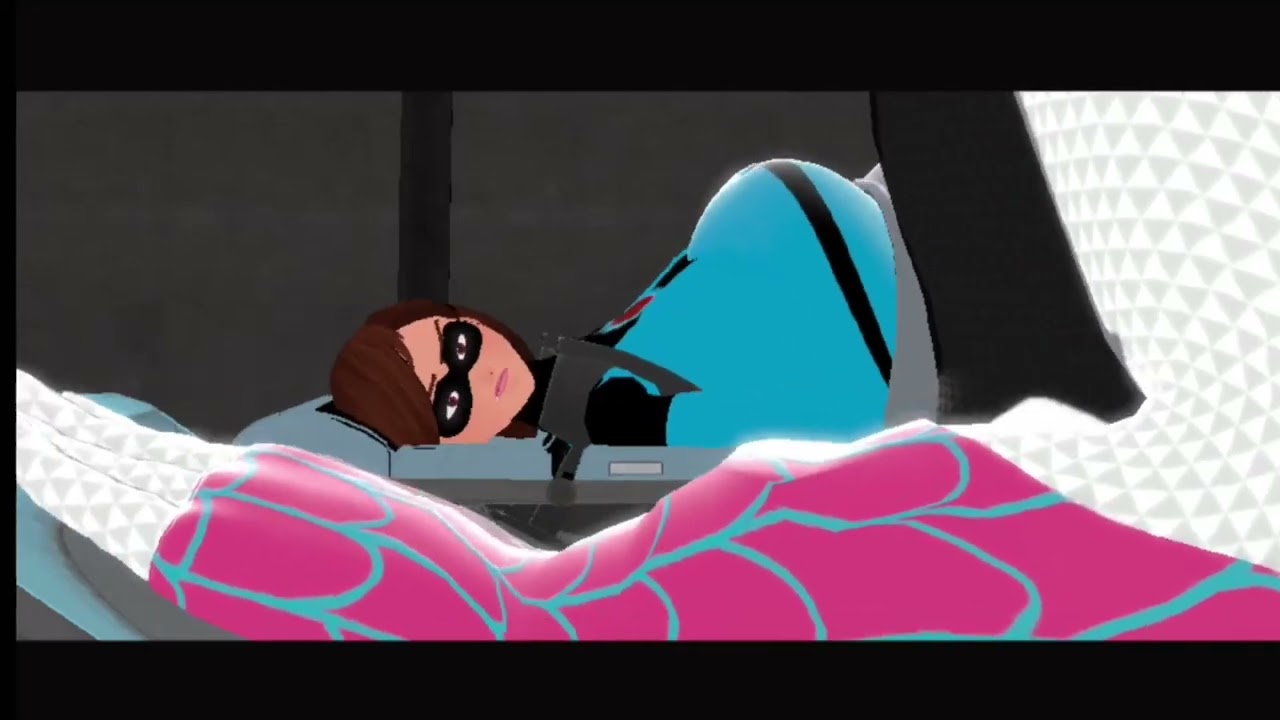 Elastigirl’s big belly squashing against pod with sound