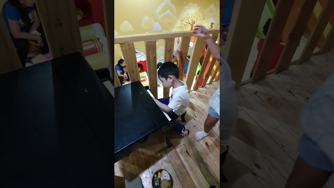 Eldreen is Playing Piano (Part 1