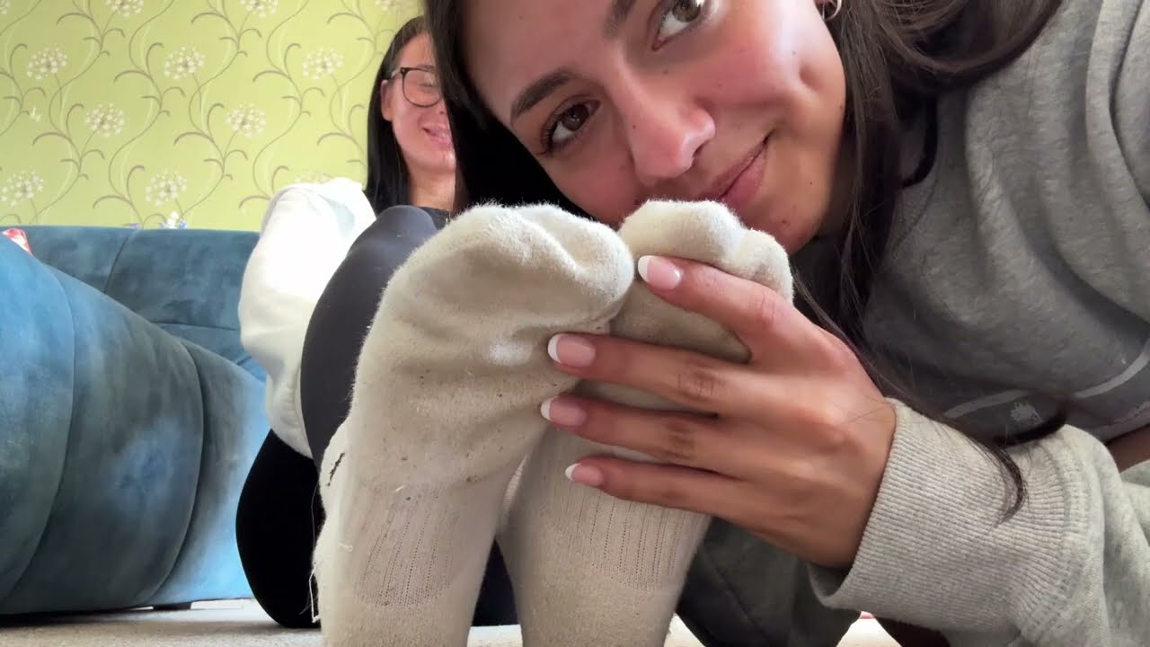 Elisha & Tia - Stinky Sock Smelling (3 minutes)