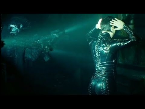 Ellen Hollman looking good in pants in the Matrix 4th movie
