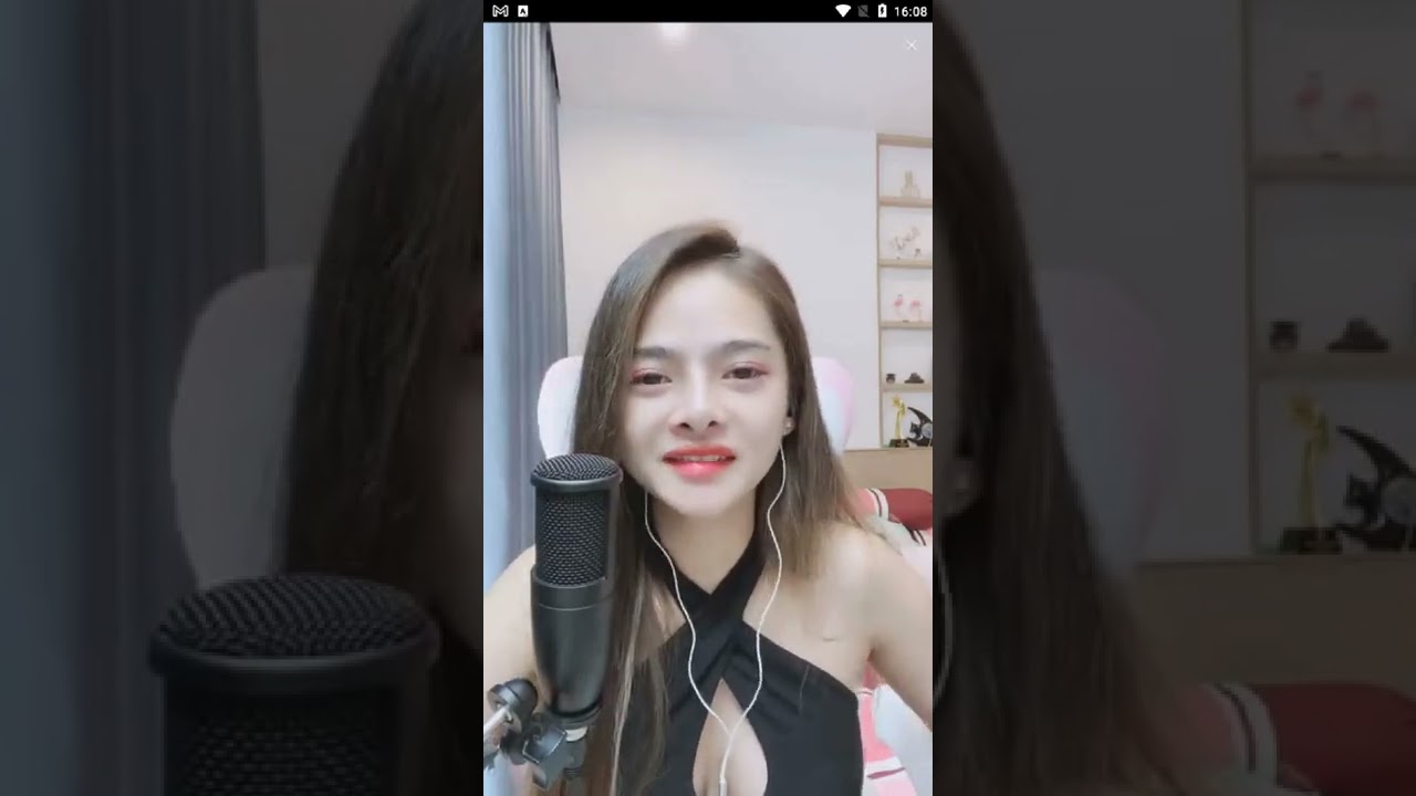 Em chỉ muốn live lấy tương tác Chứ không định làm tan nát trái tim ai 👉🏻👈🏻