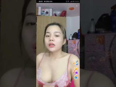 Em gái thả rông lộ ti hồng - bigo live show