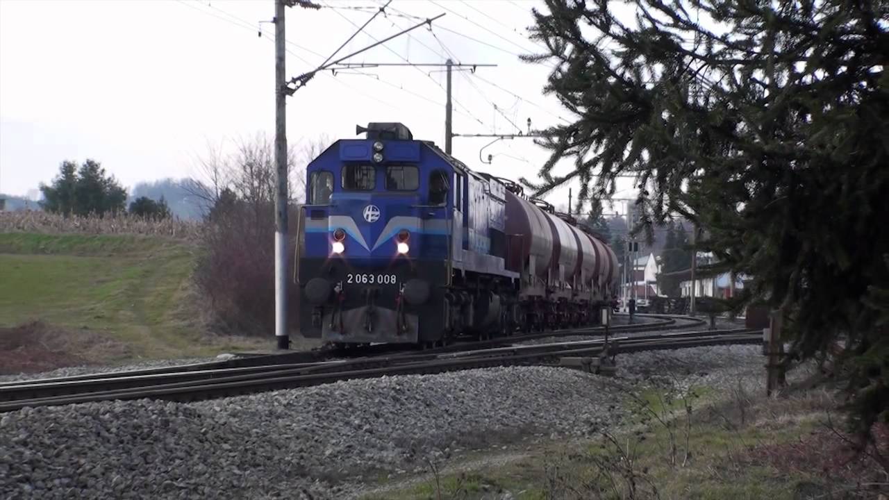 EMD GT26CW-2 locomotive sounds like a beast while picking up speed