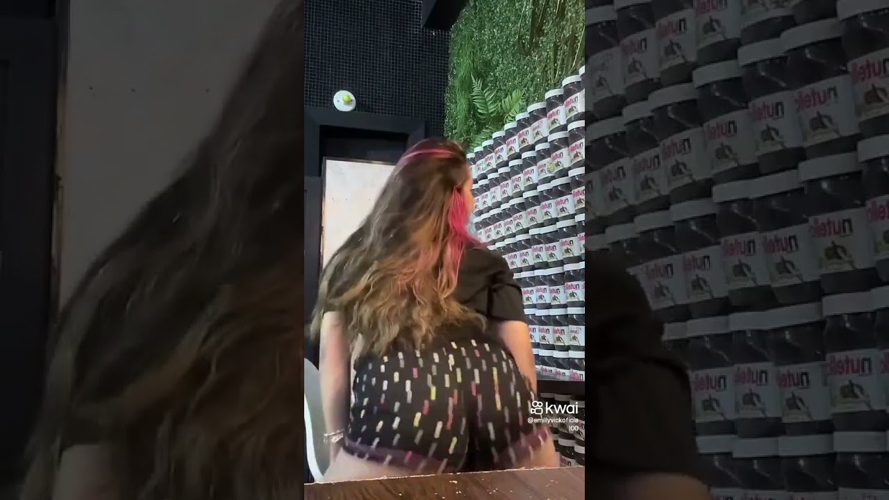 Emily vick rebolando