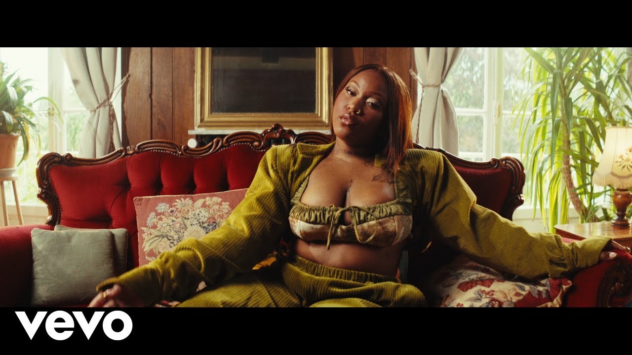 Emma'a - C'est mon BB (Official Music Video) ft. Chily
