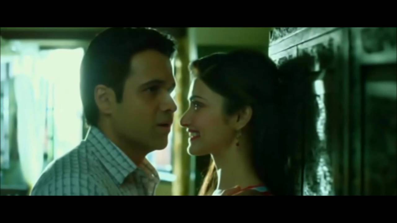 Emran Hashmi & Prachi Desai Romancing & Kissing -  