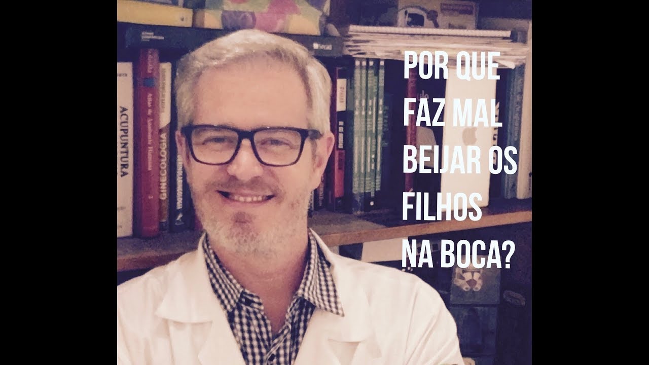 Entenda porquê os pais não devem beijar os filhos na boca.