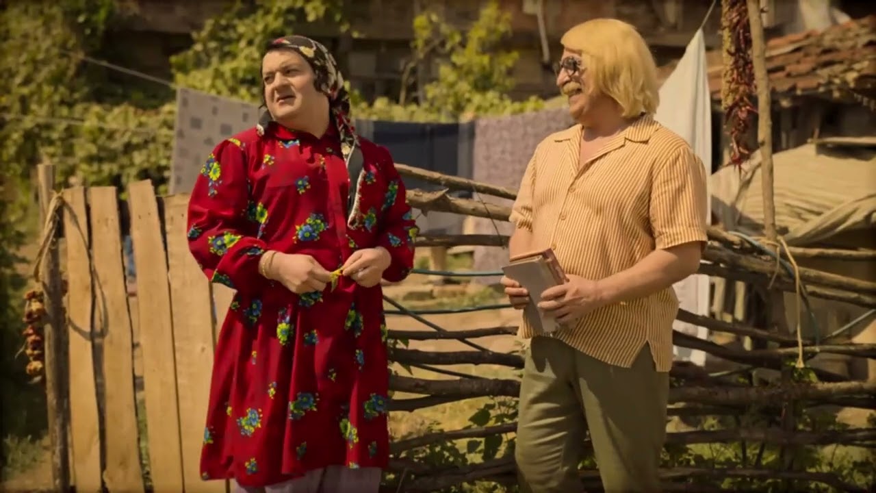 Erşan Kuneri | Öğretmen Kemal Ve Nazlı Cilveleşiyor
