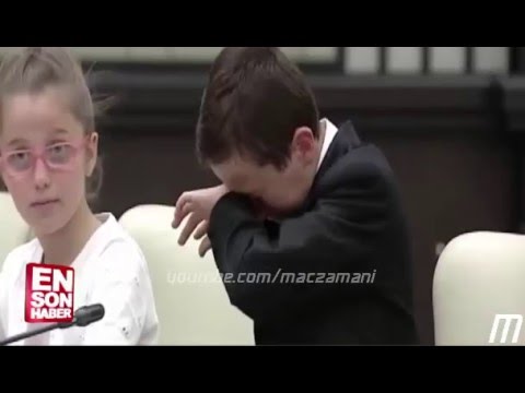 Erdoğan ağlayan şehit çocuğunu teselli etti
