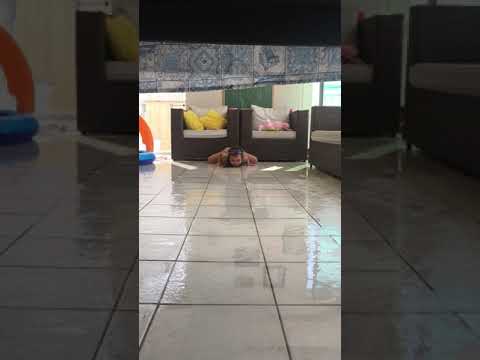 Escorregando na varanda