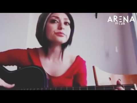 Esra esgil-omuzumda ağlayan birsen