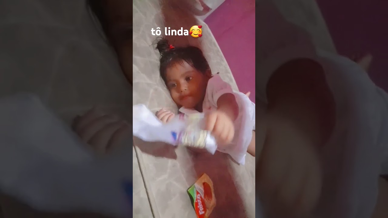 Esse canal é da @ Evellyn Carolliny essa menina pequena