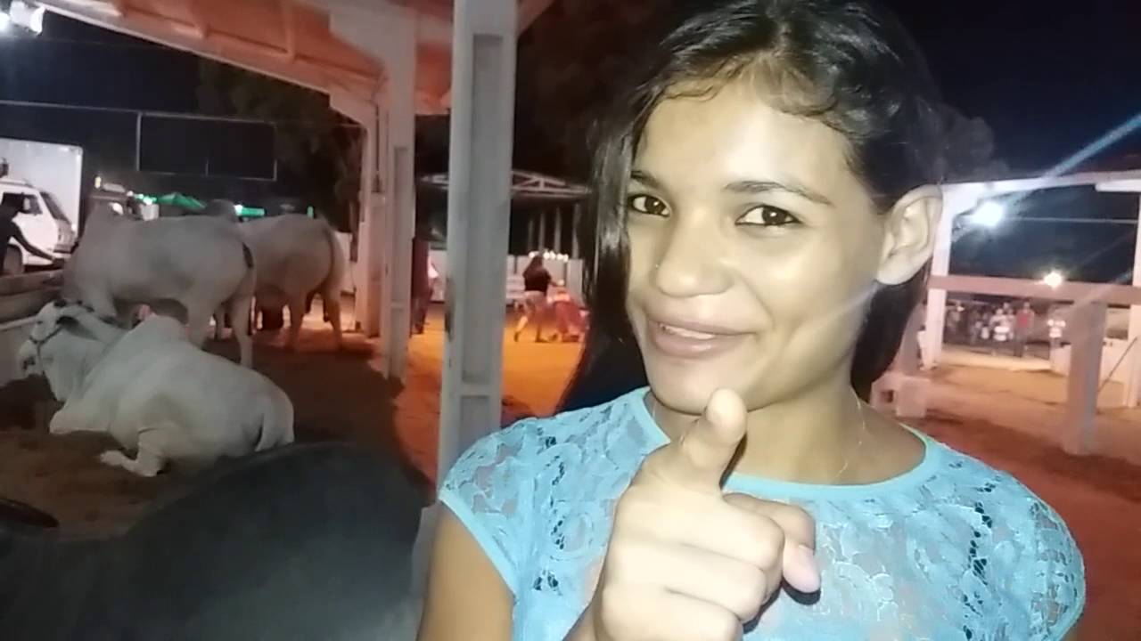Ester tigresa munta no touro e ainda fais carinho nele kkk