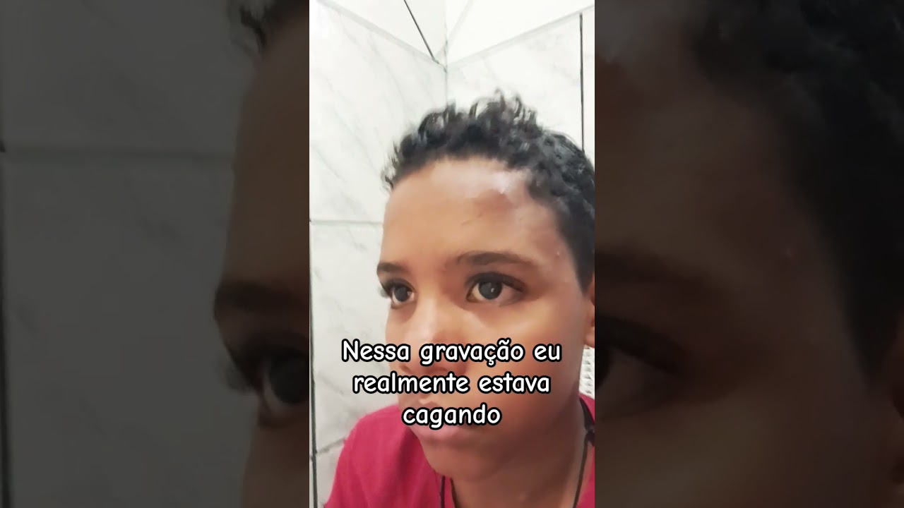 Eu no banheiro  cagando e meu primo apanhado.