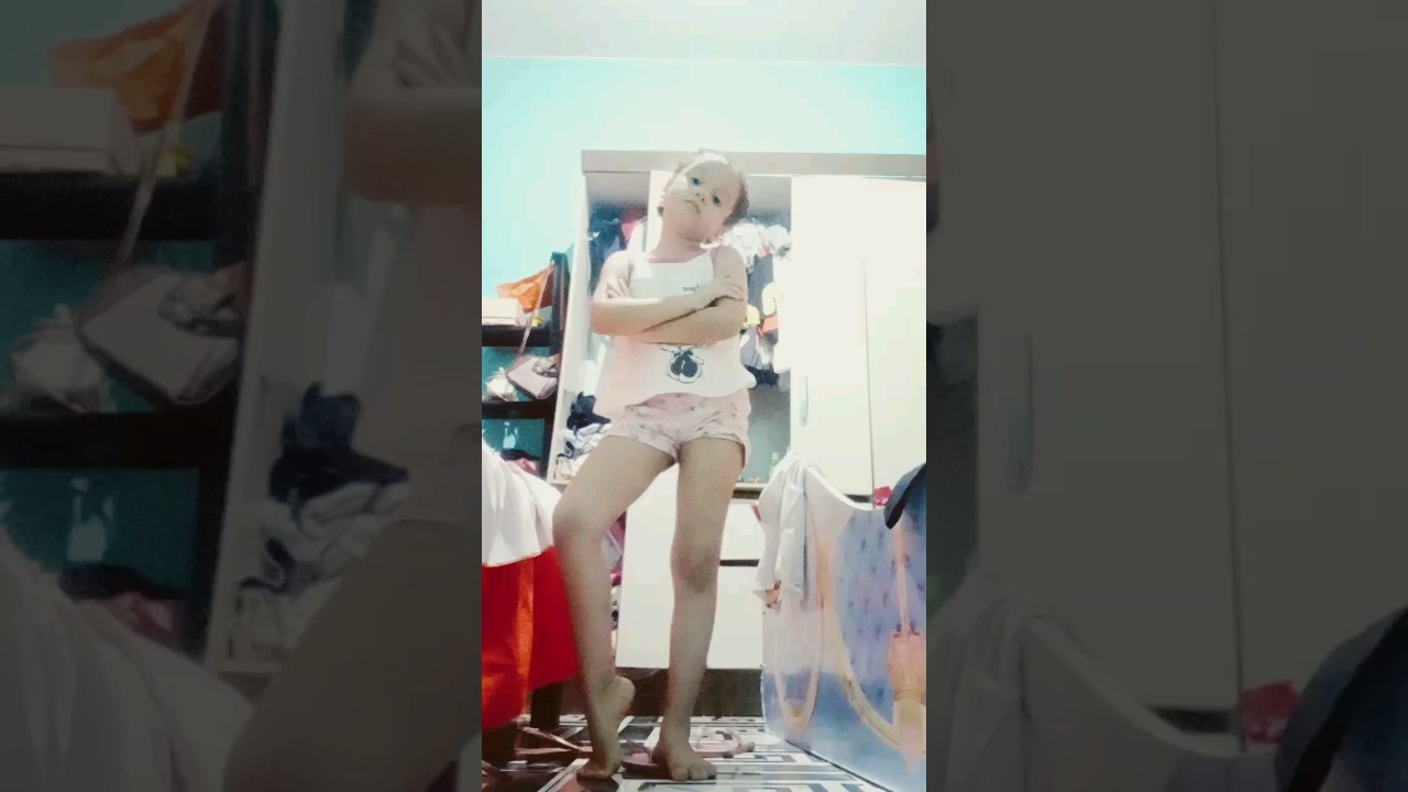 eu toda nervosa dançando Kkk não sei o porquê que postei esse vídeo kkk
