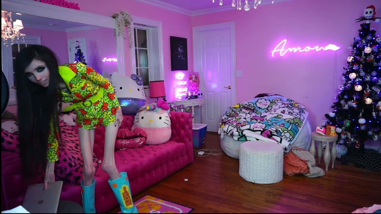 Eugenia Cooney moving furniture (flashing us again?) January 24 2023