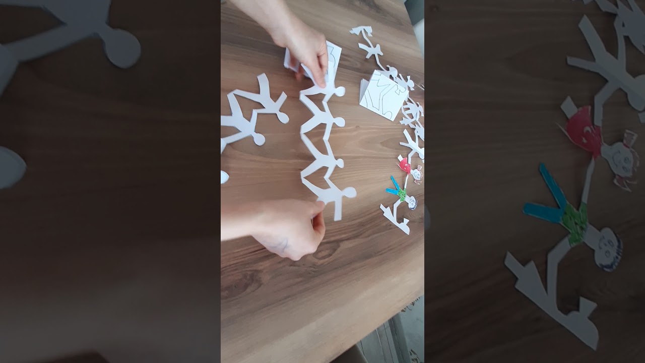 Evde 23 nisan  hazırlığı , balkon pencere süsleme çocuk etkinliği uzaktan eğitim
