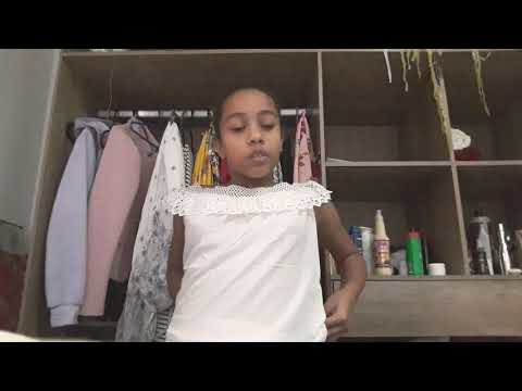 Experimentando blusa da minha mãe