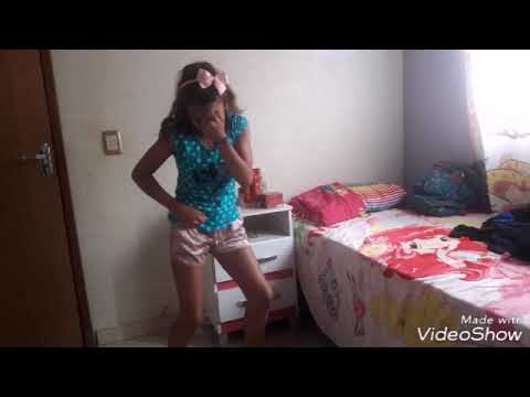 Experimentando roupas da minha Irma mais velha