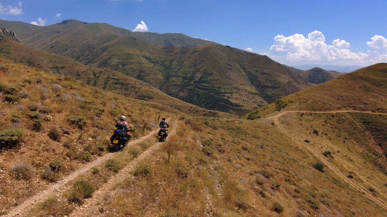 Exploring the hills of the Vayots Dzor region in southeastern Armenia ⛰️🇦🇲 🌎🏍🏍.