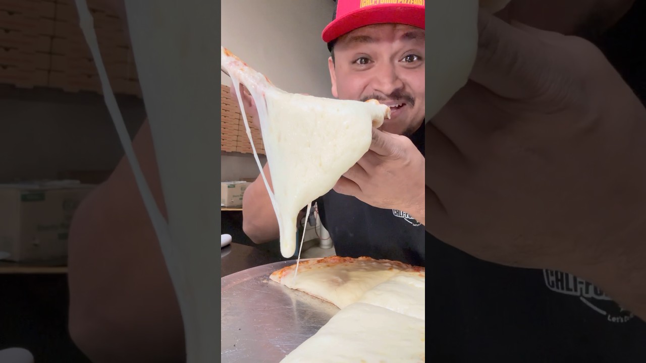 Extra,extra cheesy pizza #tiktokpizzaguy #pizza #italiancuisine #italianfood #cheeselovers