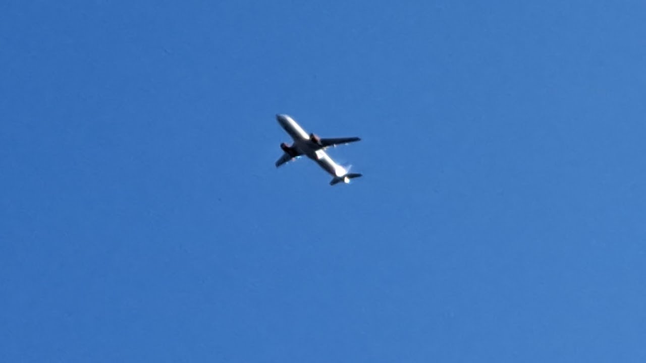 EXTREMELY loud FOPP-howl - SAS Airbus A320-232 (OY-KAN)