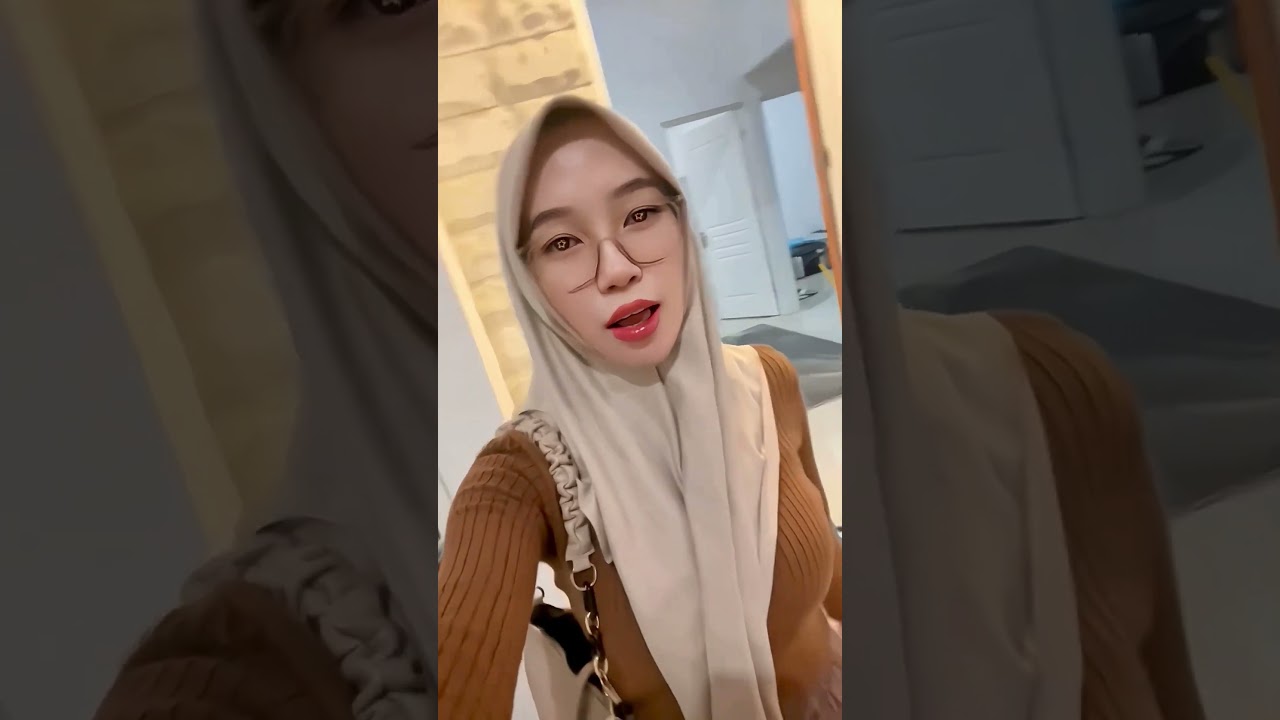 Fadhilahrzk trakteer exclusive hijab rajut kacamata besar bikin pusing