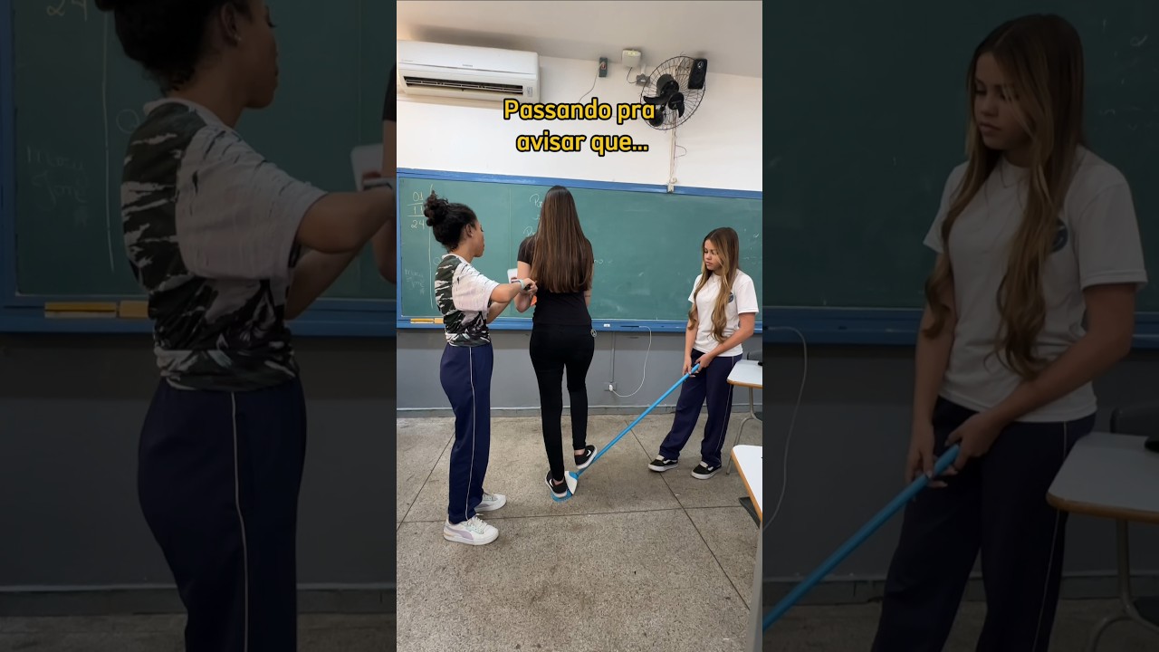 Falta pouco! 🙌🏻 #professora #alunos #escola #humor #shorts