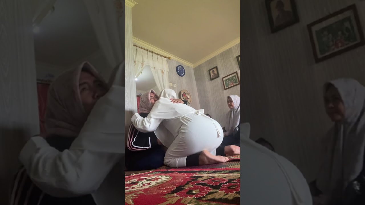 Family candid feet indunisian hijab muslim women soles